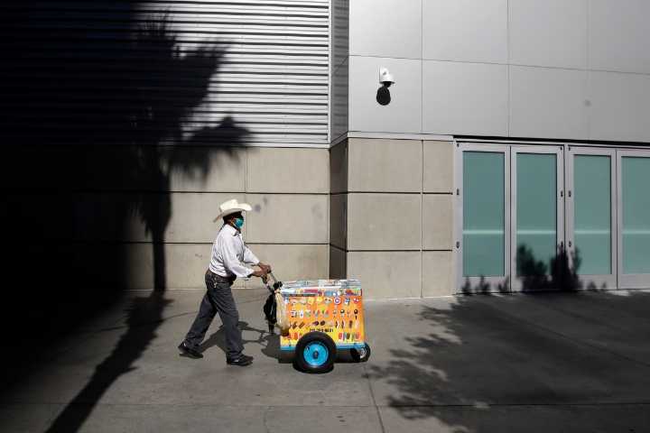 Vendedor ambulante hispano lucha por justicia tras ataque en Long Beach
