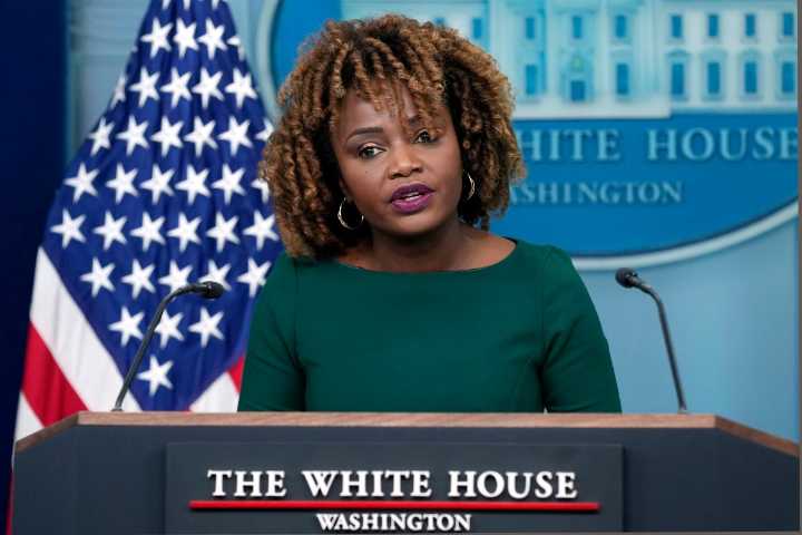 Karine Jean-Pierre, exsecretaria de prensa de la Casa Blanca de Biden, rompe con los demócratas