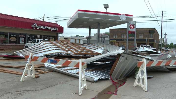 Storm rips roof off building, sending debris crashing into Krum convenience store parking lot