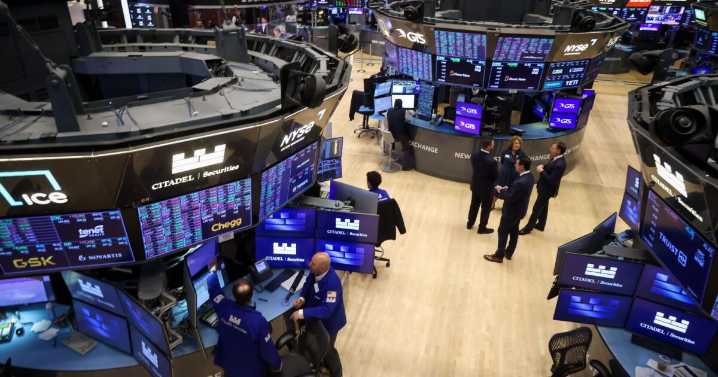Stocks will rally despite extended dollar declines, markets survey finds