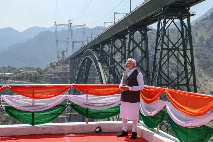 World’s tallest railway bridge links Kashmir Valley to India