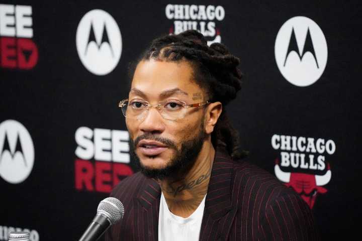 Amid Clay Court Confession, Derrick Rose Spotted Commentating on Carlos Alcaraz at Roland Garros Derrick Rose made headlines in France after his priceless reactions to a rising tennis star’s jaw