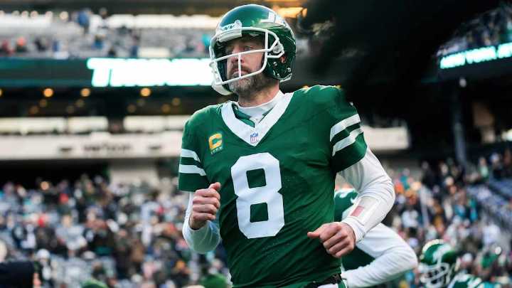 Steelers' long wait for Aaron Rodgers is over, but offense far from finished product