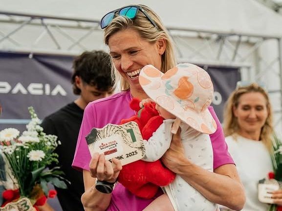 Canadian marathon mom stopped to breastfeed and still won