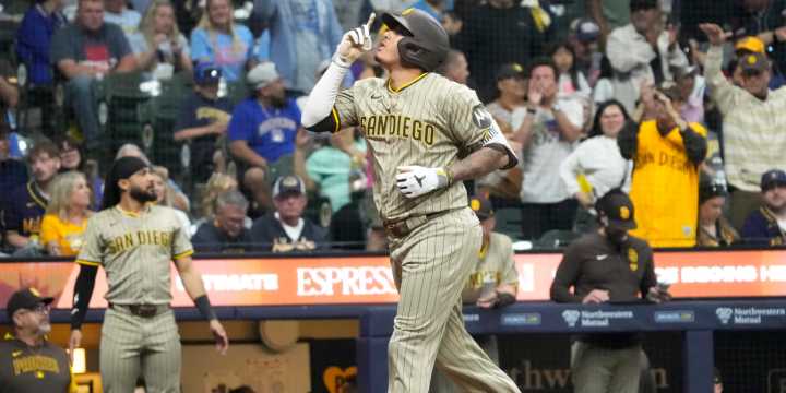 Manny Machado homers in series opener vs. Brewers