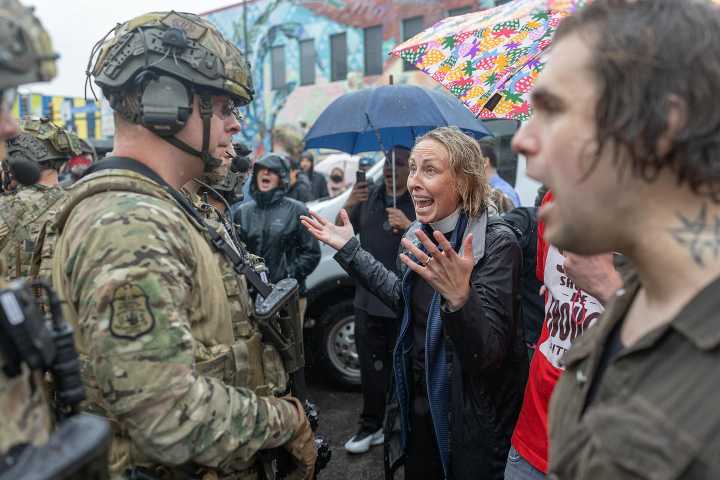 Pastora Ingrid Rasmussen defiende a migrantes en redes sociales