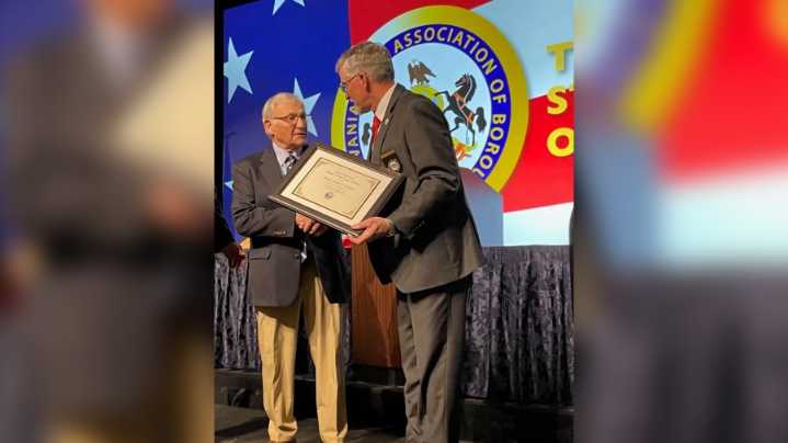 Hollidaysburg Mayor receives honor of 'Mayor of the Year'