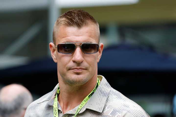 Rob Gronkowski Gives Damning Verdict on Tush Push & Compares With Tom Brady’s Signature Play Gronk and Edelman’s podcast banter turns into a sharp breakdown of football’s most controversial play