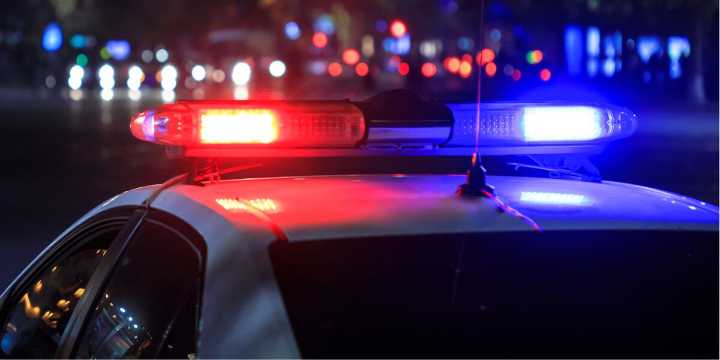 Gran presencia policial en E Universidad y Tanglewood Lane