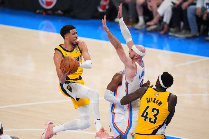 Haliburton hits winning jumper as Pacers stun Thunder in last