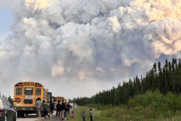 Take care of your eyes amid wildfires and smoke, ophthalmologists urge