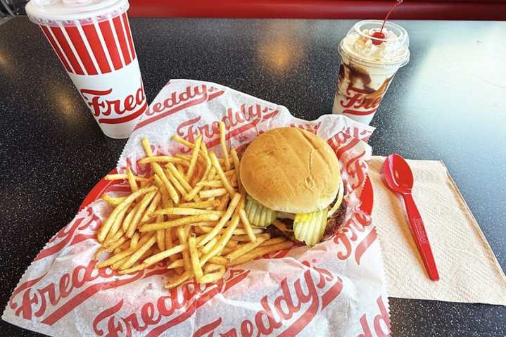 Popular steakburger chain famous for its frozen custard is opening near Calgary