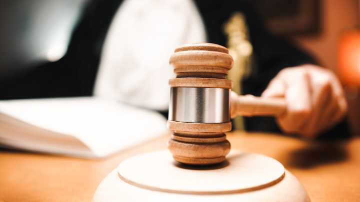 Juez impide a operador de prisión privada albergar a detenidos de ICE en centro clausurado de Kansas