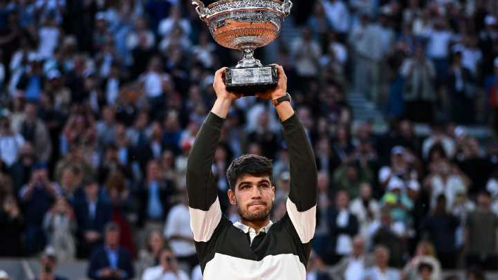 Carlos Alcaraz vence a Jannik Sinner en la final más larga