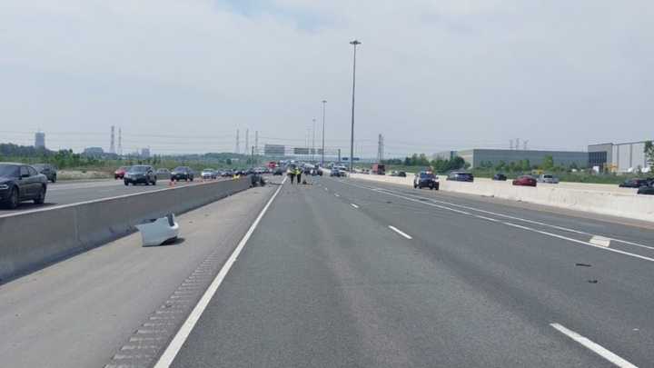 Mother killed in Hwy. 401 crash, daughter taken to hospital: OPP