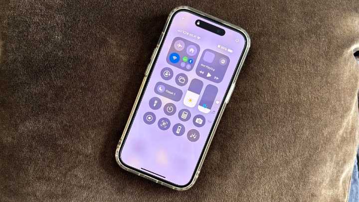 I'm a Bad Sleeper, but This Hidden iPhone Hack Has Helped Me Catch Zs for the Past 5 Years