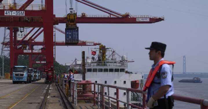 China's exports climb 4.8% in May as shipments to the US fall nearly 10%