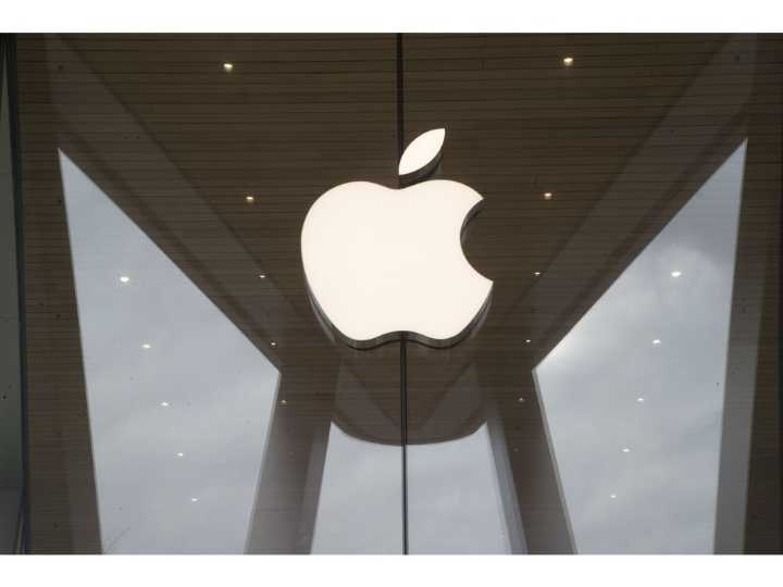 Apple loses bid to halt ruling that blocks fees from its app store