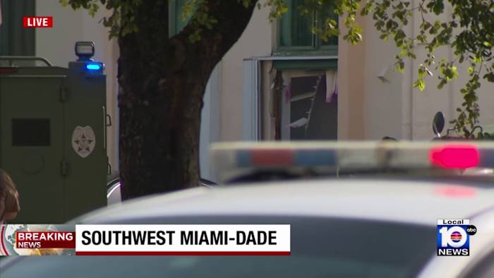 MDSO: Hombre del suroeste de Miami-Dade se atrinchera tras estrellar a su hijo de 5 años contra la pared