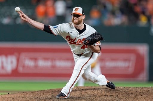 Braves call up franchise saves leader Craig Kimbrel a day after blowing a big lead