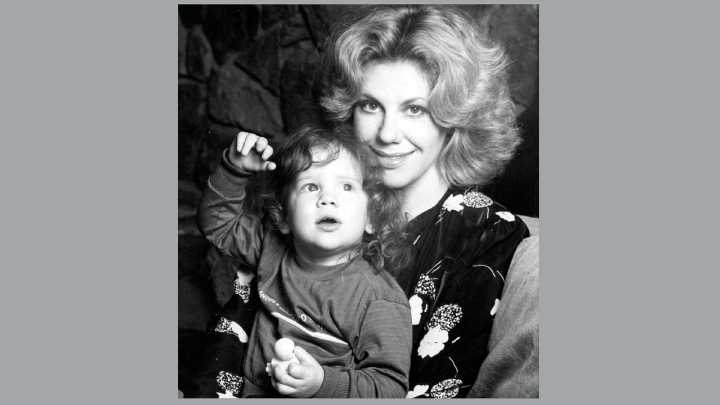 In Her New Memoir, ‘How to Lose Your Mother,’ Molly Jong-Fast Charts a Bold New Path By Examining Old Family Ties