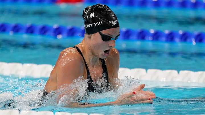 Summer McIntosh sets world record in 400-m freestyle at Canadian Swimming Trials