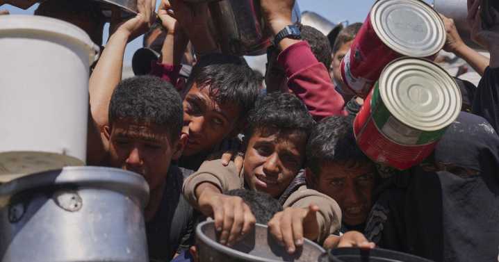 AP PHOTOS: Palestinians struggle to get food even as aid trickles in
