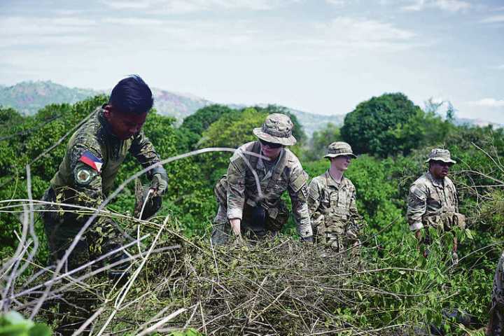 Hawaii Army engineers bolster infrastructure in Philippines