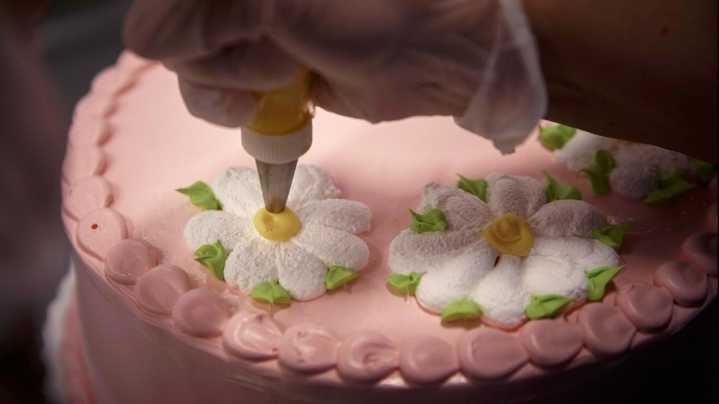 Walmart's army of bakery decorators among highest hourly paid store workers