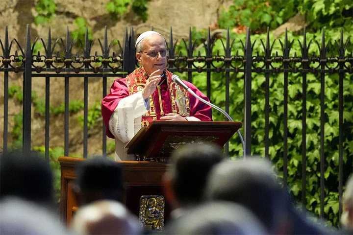 Follow Jesus in the company of Mary, pope tells pilgrims