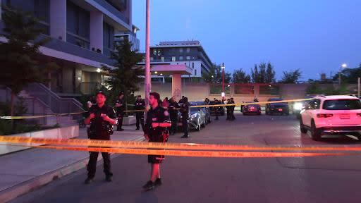 1 dead, 5 injured in shooting in Toronto's Lawrence Heights neighbourhood: police