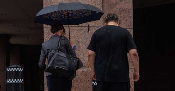 St. Louis immigrants fear deportation as ICE texts demand in