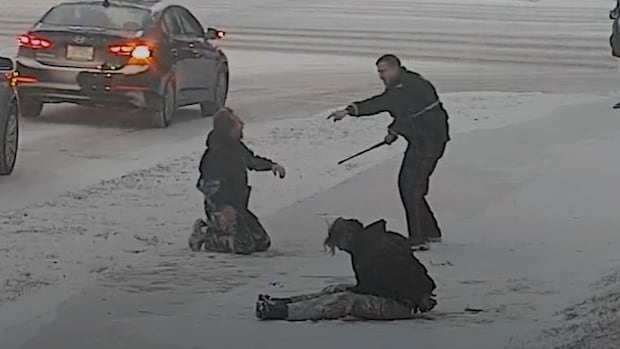 Man injured during 2019 arrest questioned at EPS officer's assault trial