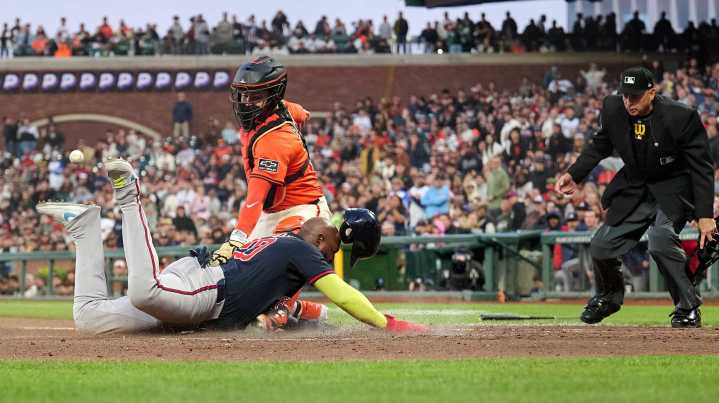 Giants fan bizarrely throws baseball at umpire during live play in Braves game