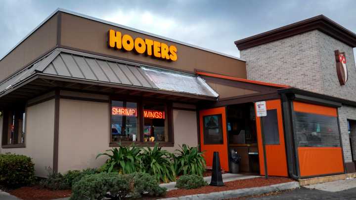 Hooters closings come abruptly in Florida. Are any near you?