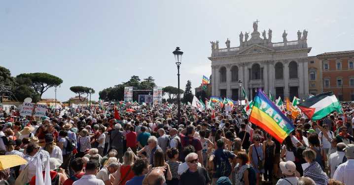 Thousands of demonstrators march through Rome to call for end to war in Gaza
