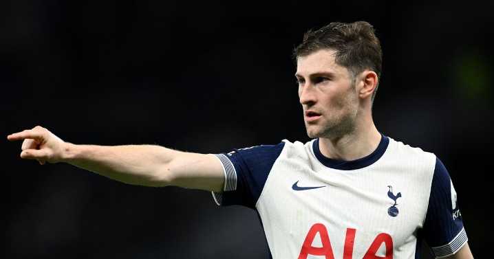Leeds United get Ben Davies clarity but key transfer question still remains