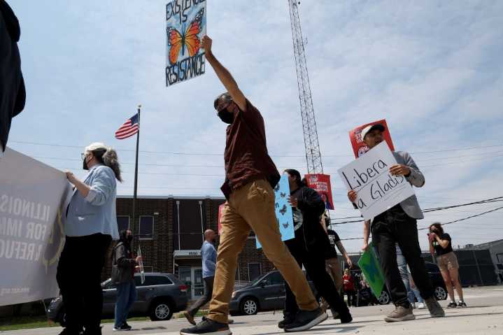 Advocates push for release of Chicago mom, organizer detained by ICE