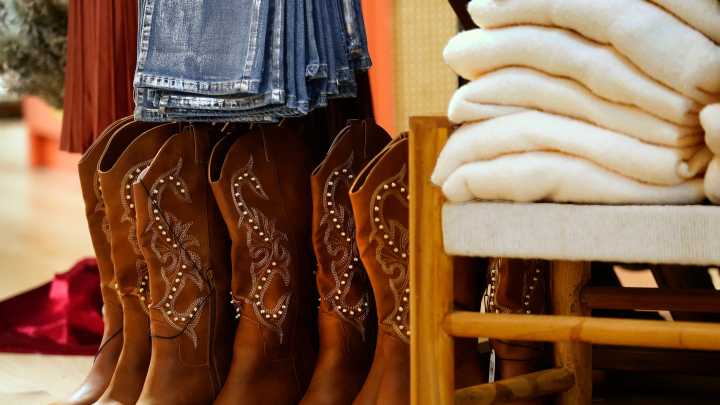 Arula clothing going out of business, will close Oxmoor Mall location