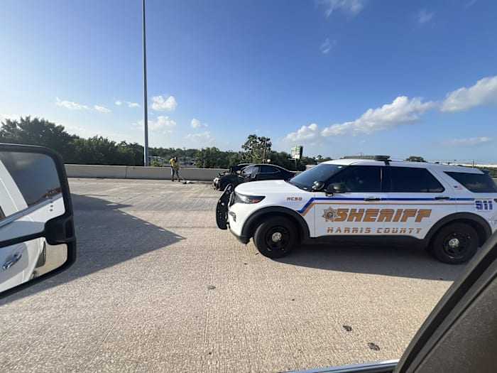 Multiple lanes closed on East Freeway after major crash involving three cars