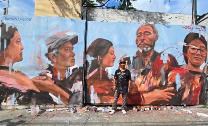 “Somos Unidos”: Robert Vargas pinta un mural que representa la diversidad y unión entre a comunidad