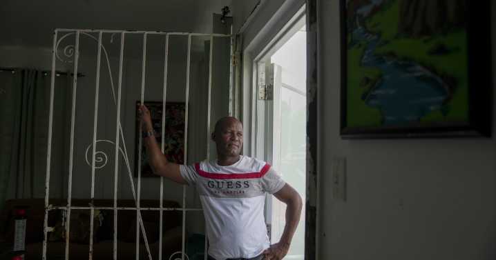'You barely see people out': How immigration raids are reshaping daily life in Puerto Rico's Dominican enclave
