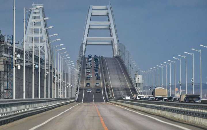 Ucrania asegura haber dañado los cimientos del puente de Crimea en una operación especial – NotiCel 