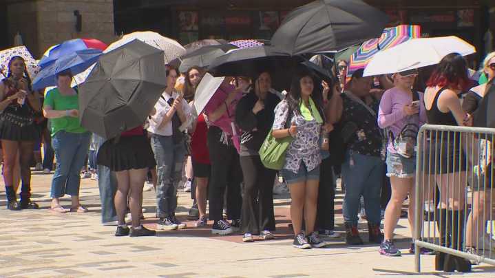 Thousands await Stray Kids concert at Globe Life Field