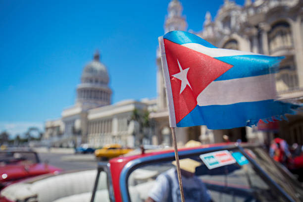 Cuba ve "trasfondo racista" en restricción de viajes impuesta por Trump