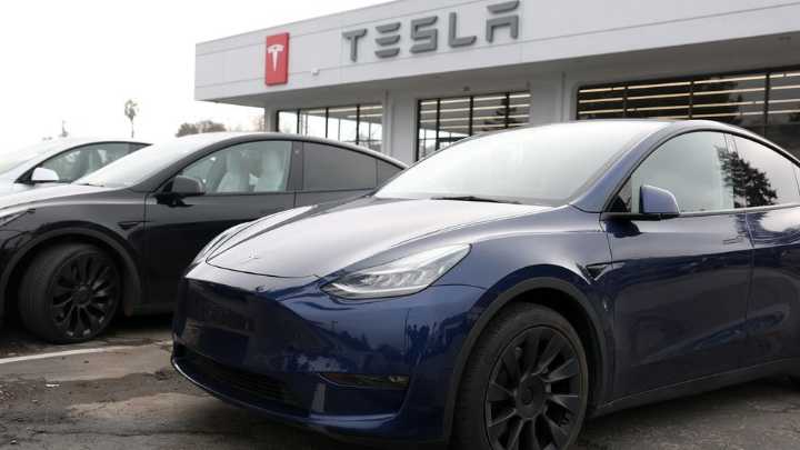 Tesla stock takes 14% nosedive as Trump, Musk scuffle over 'big, beautiful bill'