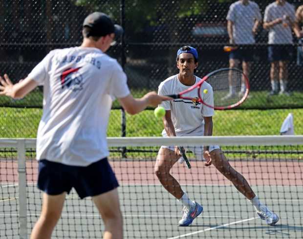 Lexington edges Brookline in spirited boys tennis match