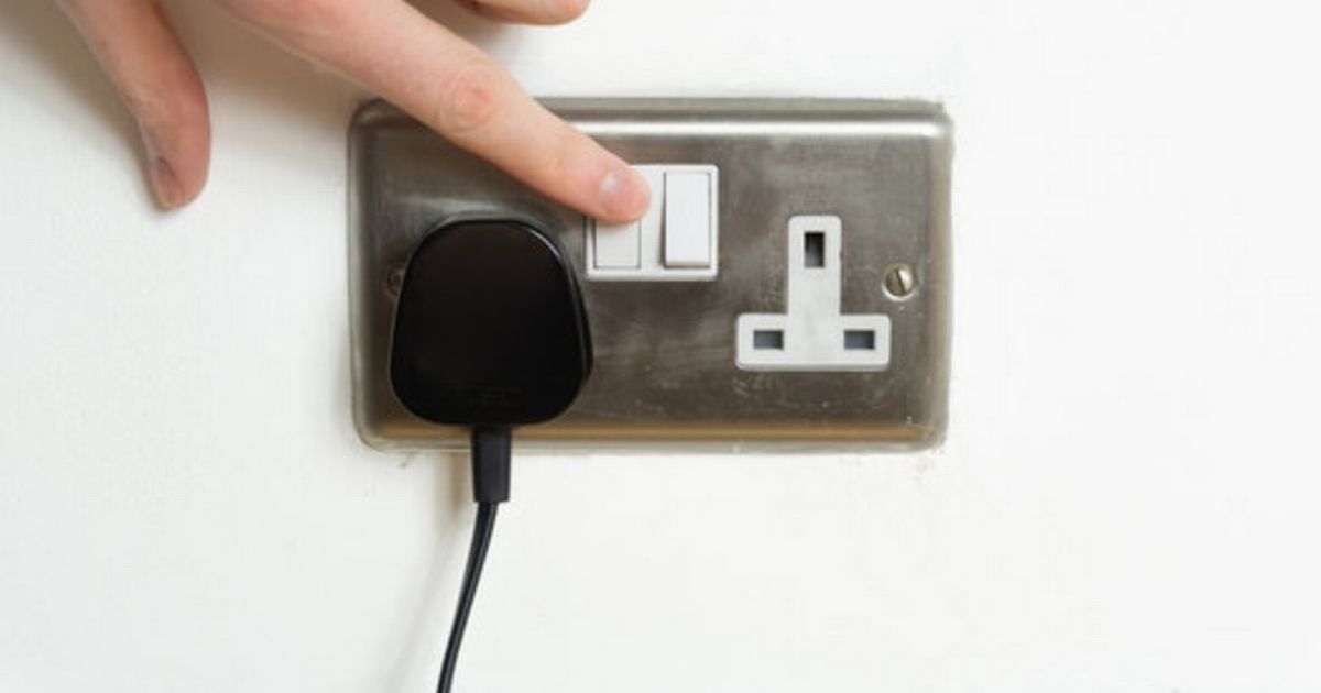 State pensioners told to 'unplug' six items after losing £300 Winter Fuel Payment