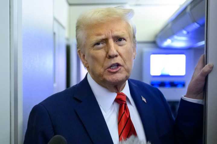 Trump indulta a dos buzos