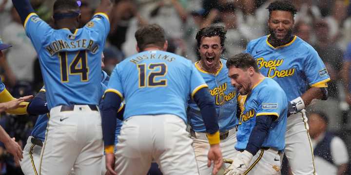 Caleb Durbin hits a walk-off homer to give the Brewers 4